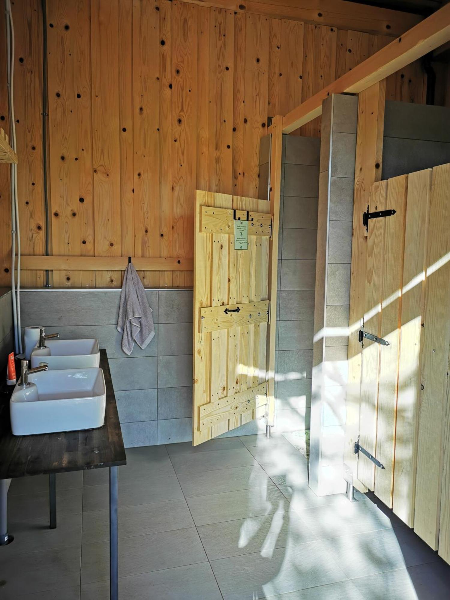 Hotel Kamp Beli Gaber à Stari Trg pri Lozu Extérieur photo