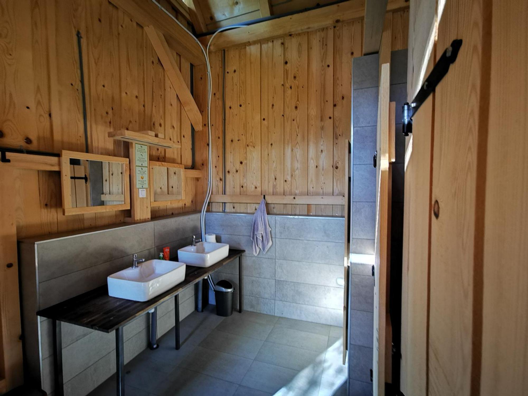 Hotel Kamp Beli Gaber à Stari Trg pri Lozu Extérieur photo